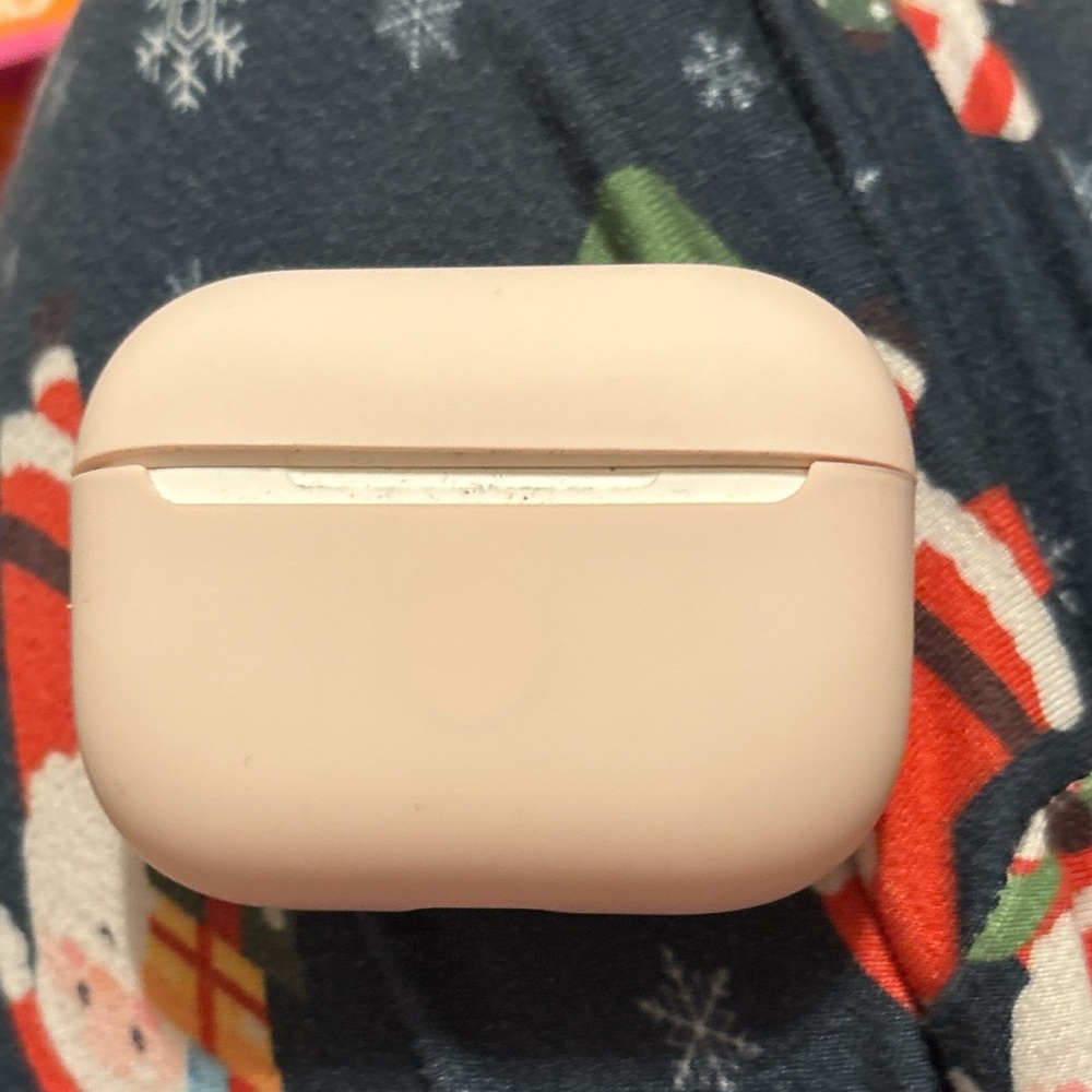 Apple AirPod pros comes with case